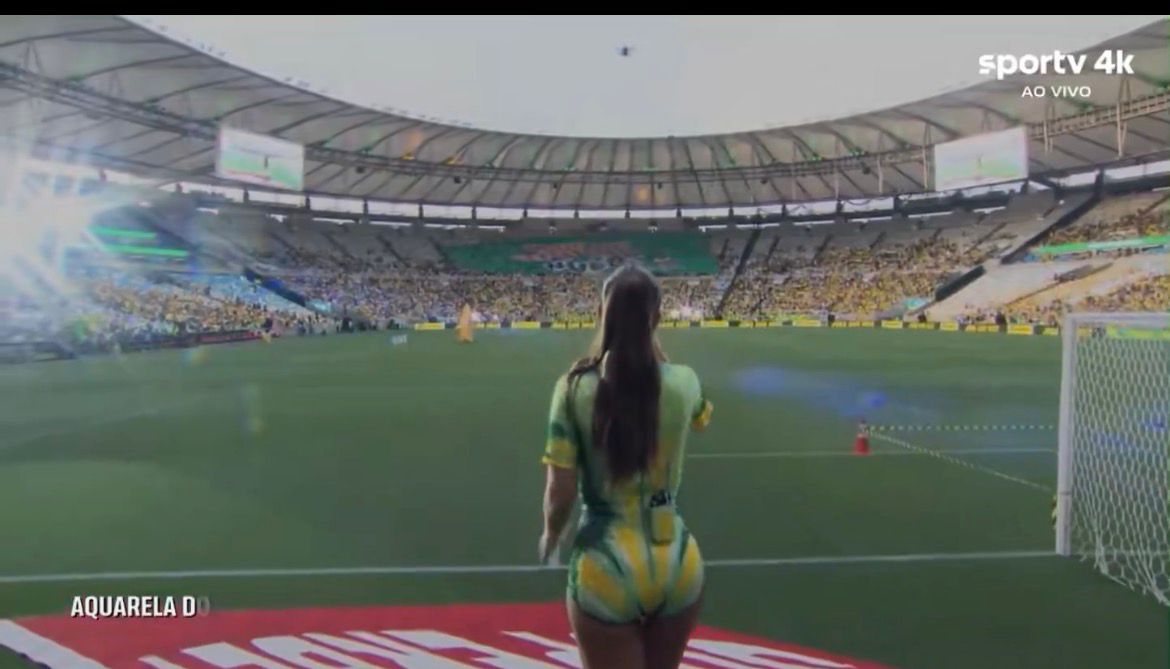 Ivete comanda show com ex-campeões no Maracanã antes de goleada do Brasil