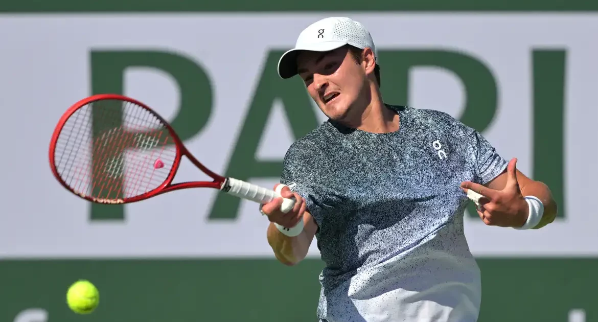 João Fonseca é eliminado por Mensik nas quartas de Roland Garros
