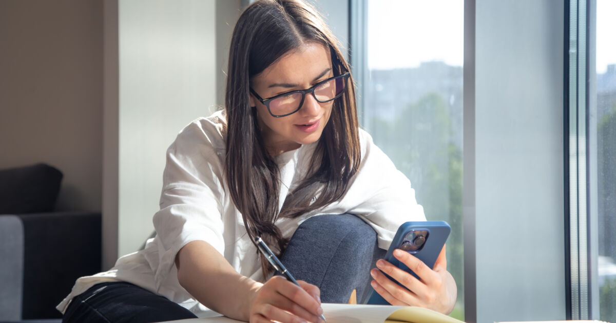 veja o passo a passo para estudar inglês e espanhol grátis