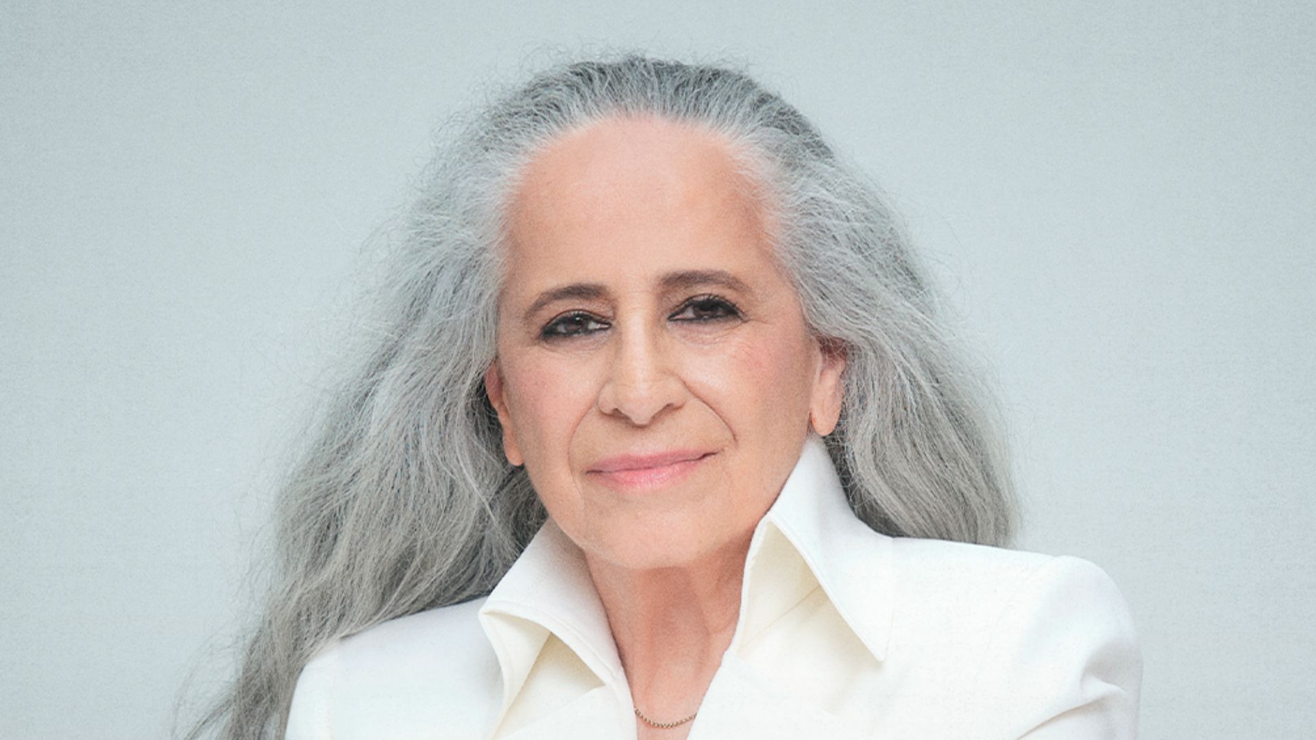Maria Bethânia celebra 80 anos cercada por grandes nomes da música brasileira