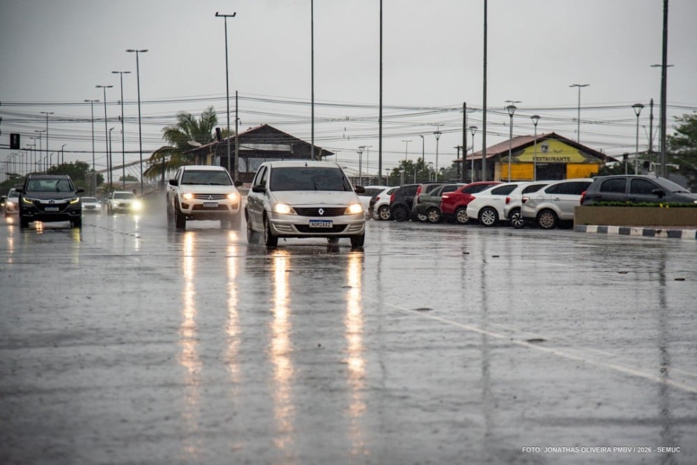 SMTRAN orienta motoristas a redobrar atenção nas vias durante chuvas em Boa Vista