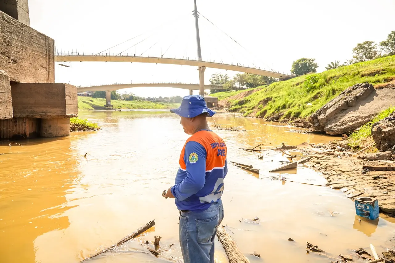 Rio Acre atinge 2,91 metros e continua em queda na capital