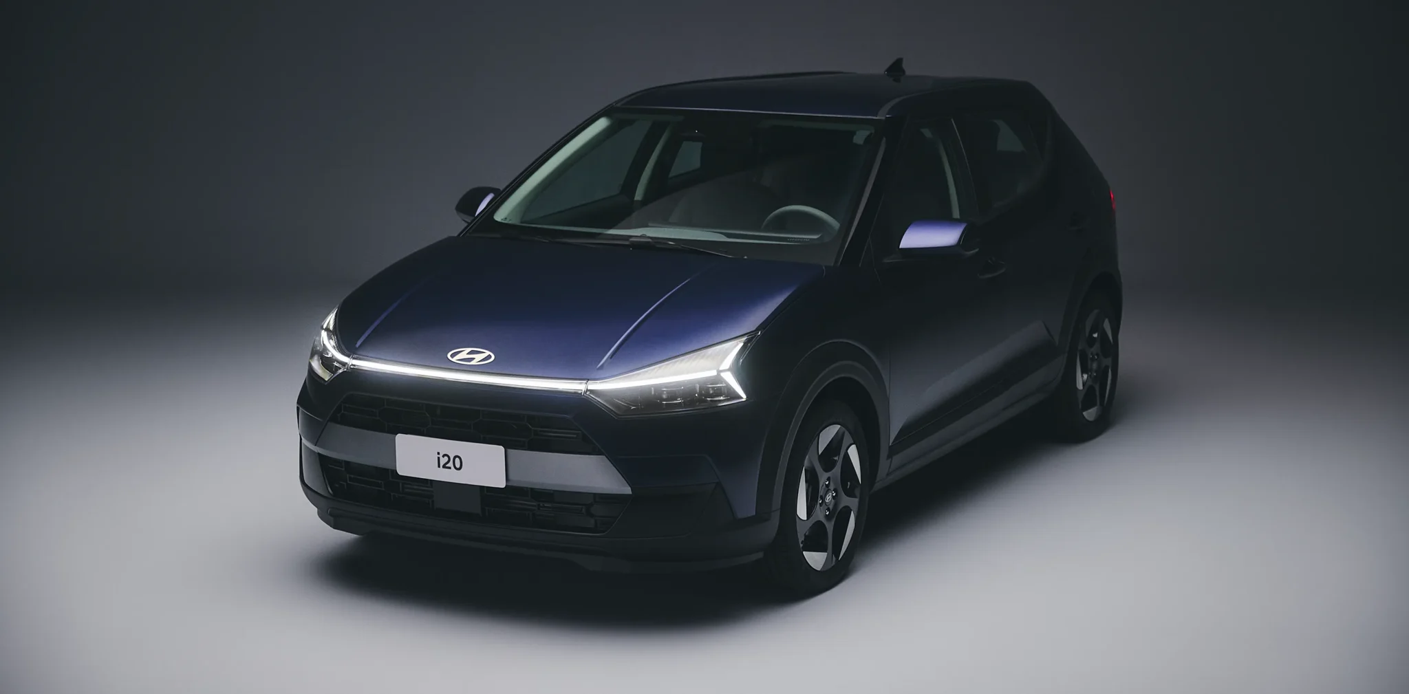 Novo Hyundai i20 acerta em cheio quem acha SUVs compactos caros demais: a partir de R$ 99.990, ele combina motor turbo de 115 cv, duas telas de 12,3”, pacote ADAS e porta-malas de 346 litros para enfrentar Tera, Pulse e Kardian