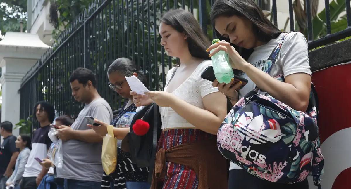 Inscritos no Pé-de-Meia devem confirmar dados no Enem
