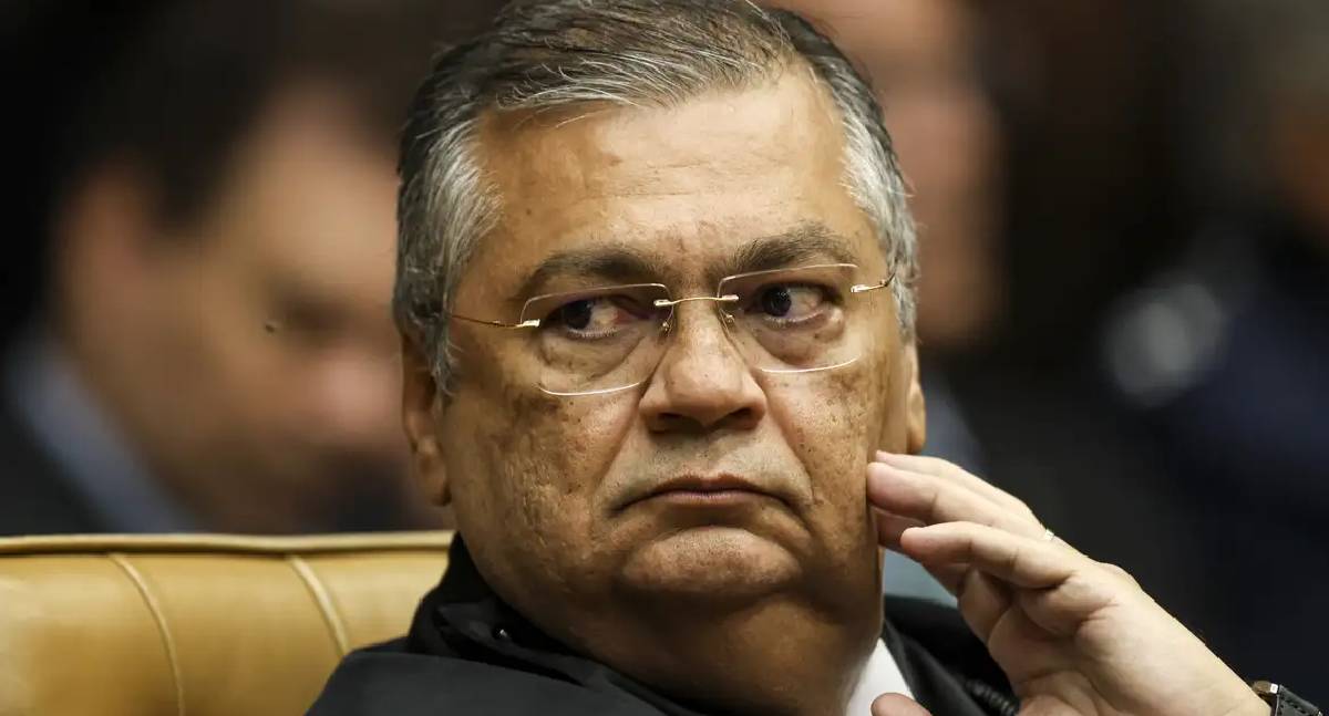 Dino mantém remoção de vídeos ofensivos de vereador e reforça limites do debate político