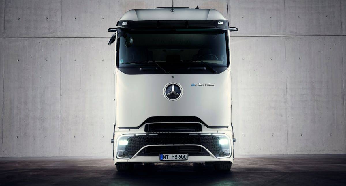 Mercedes-Benz amplia linha elétrica com eActros Lowliner