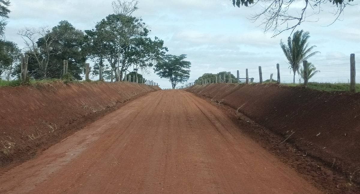Patrolamento em Jaru melhora estradas das Linhas 614 e 632