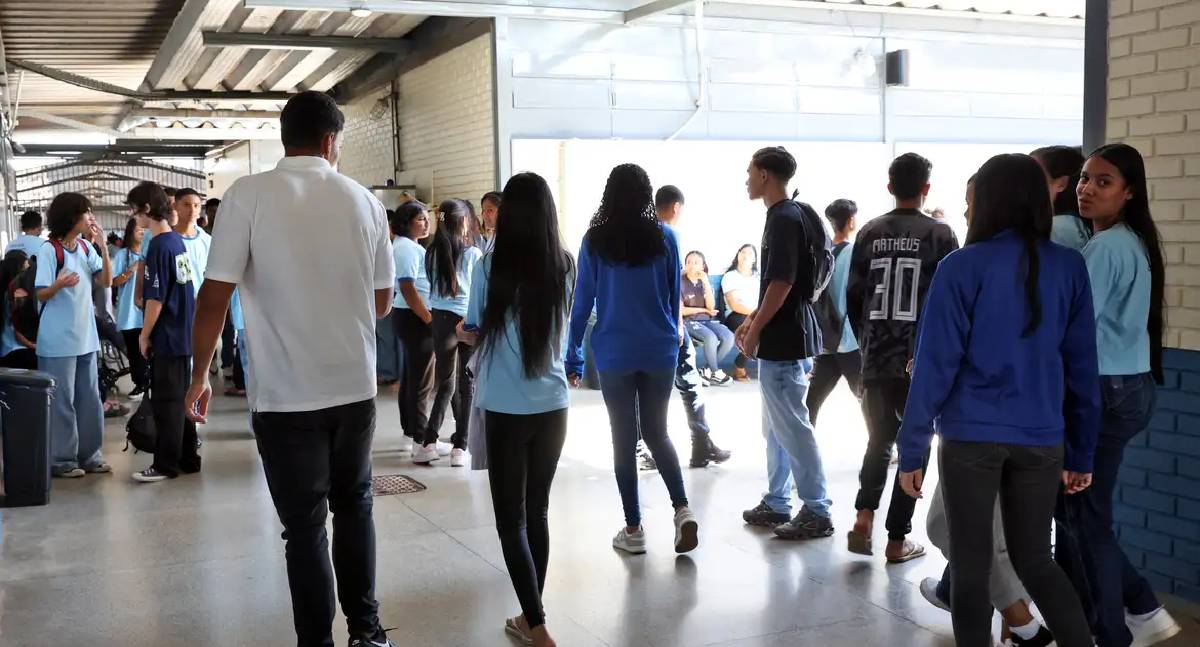 Alunos do programa Pé-de-Meia têm isenção garantida no Enem 2026