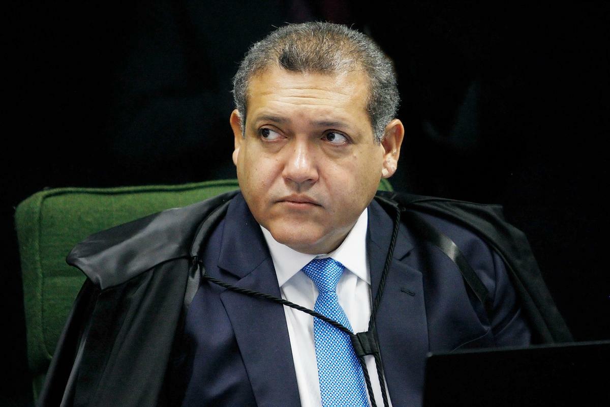 TSE suspende pesquisa sobre Flávio Bolsonaro após ação do PL