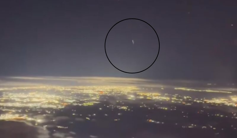 piloto grava objeto luminoso misterioso durante voo para Salvador