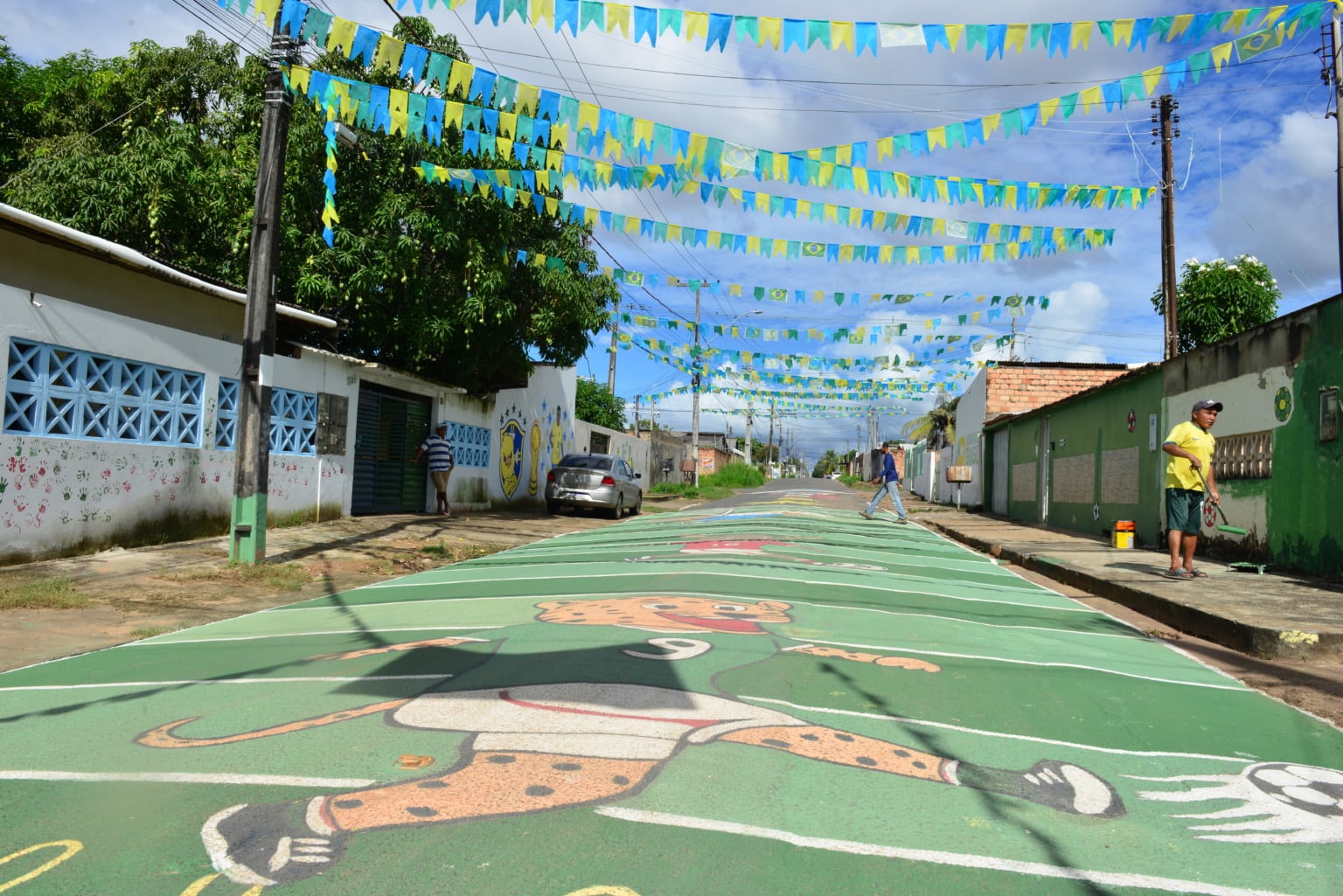 Rua Argentina ganha cores do Brasil e une moradores na expectativa pelo hexa em Boa Vista