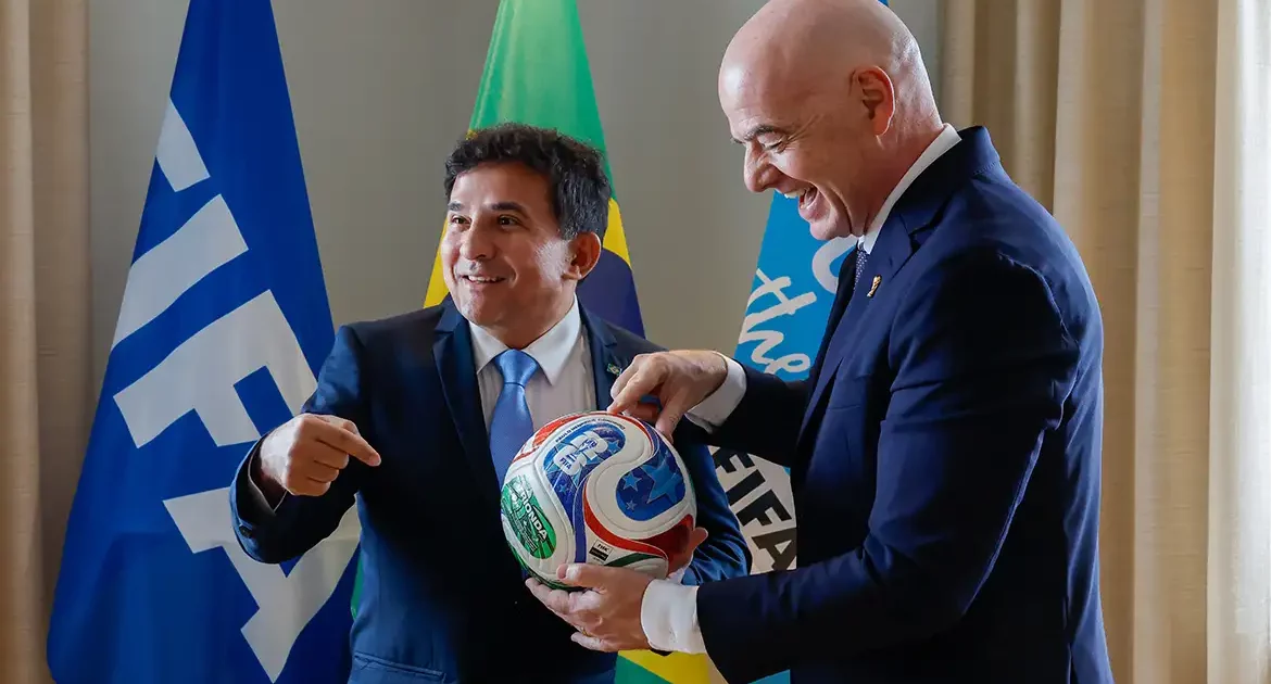Ministro do Esporte entrega marco regulatório da Copa Feminina à Fifa
