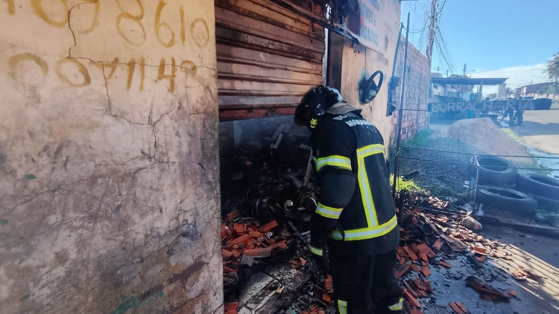 Borracharia pega fogo na Vila Nazaré em Paço do lumiar