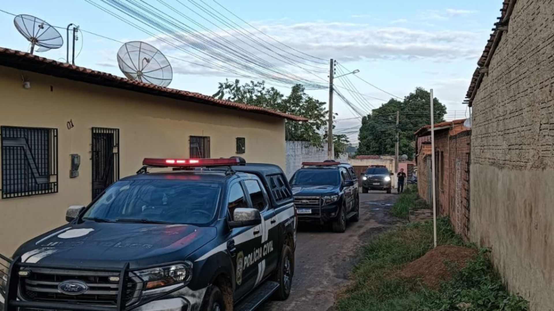 Operação prende três pessoas e apreende armas e drogas no interior do Maranhão
