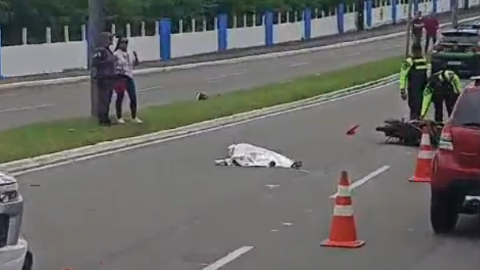 Motociclista morre após acidente com carro na Avenida Professor Carlos Cunha, em São Luís