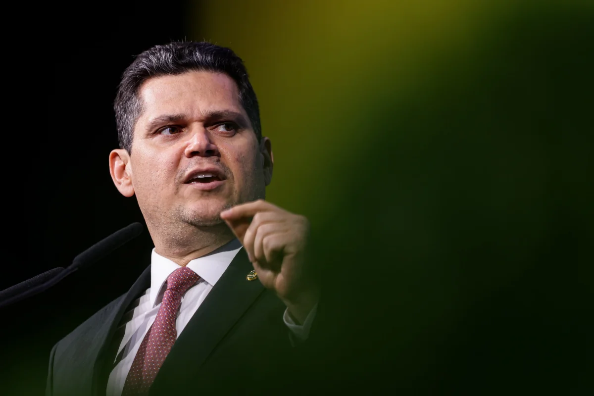 Proposta de acordo de Vorcaro envolvia suposta conta no exterior de senador