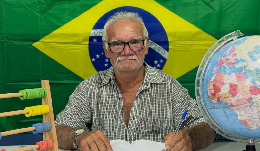 Alunos da EJA resgatam tradição e fazem primeiras fotos escolares da vida