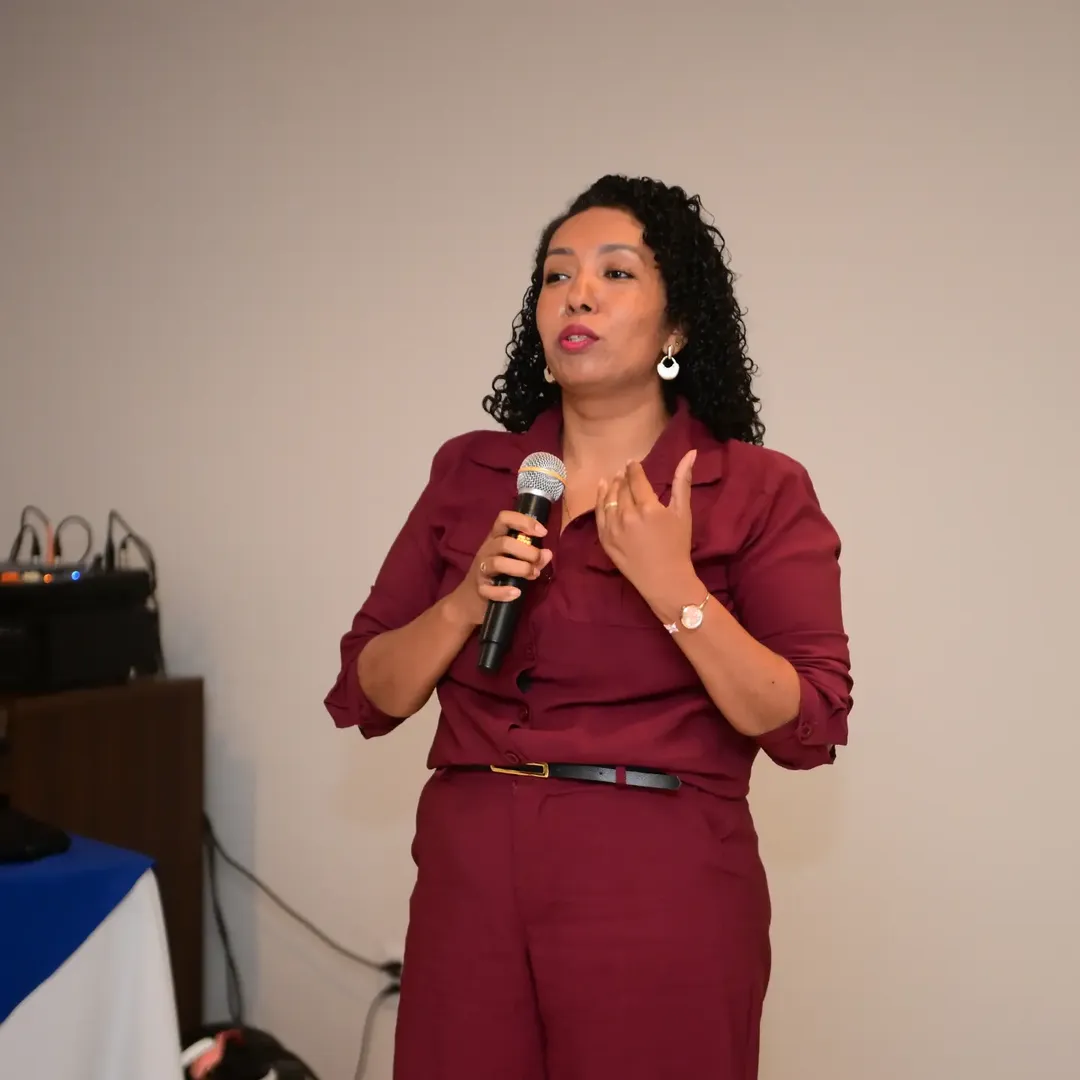 Jornalista emociona público com relato de superação em evento no Acre