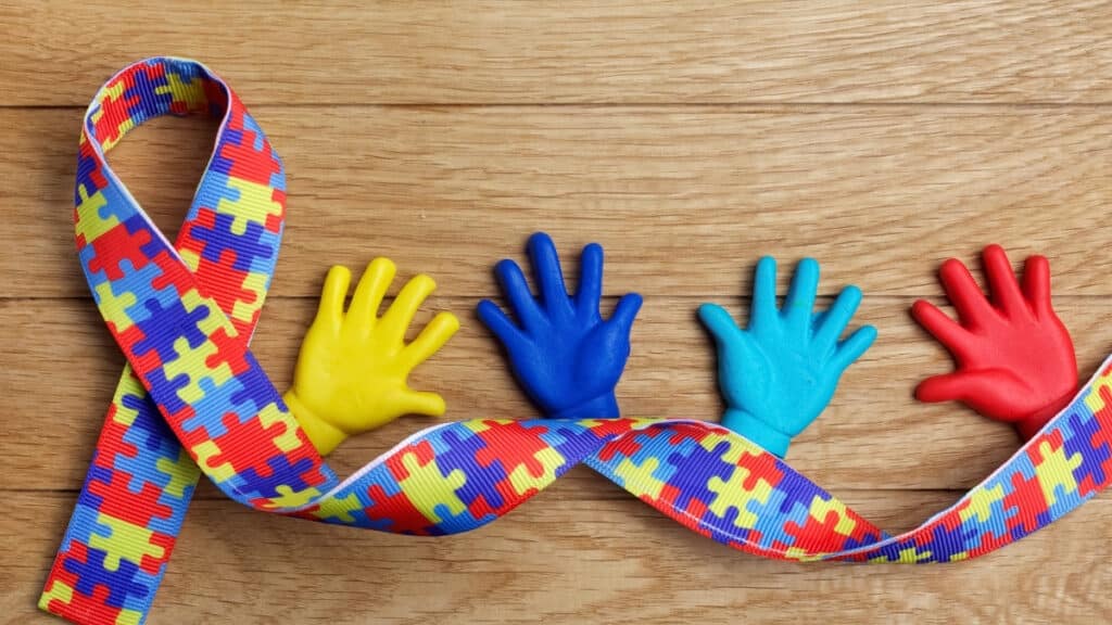 Comércio e escolas terão adaptações sensoriais para autistas
