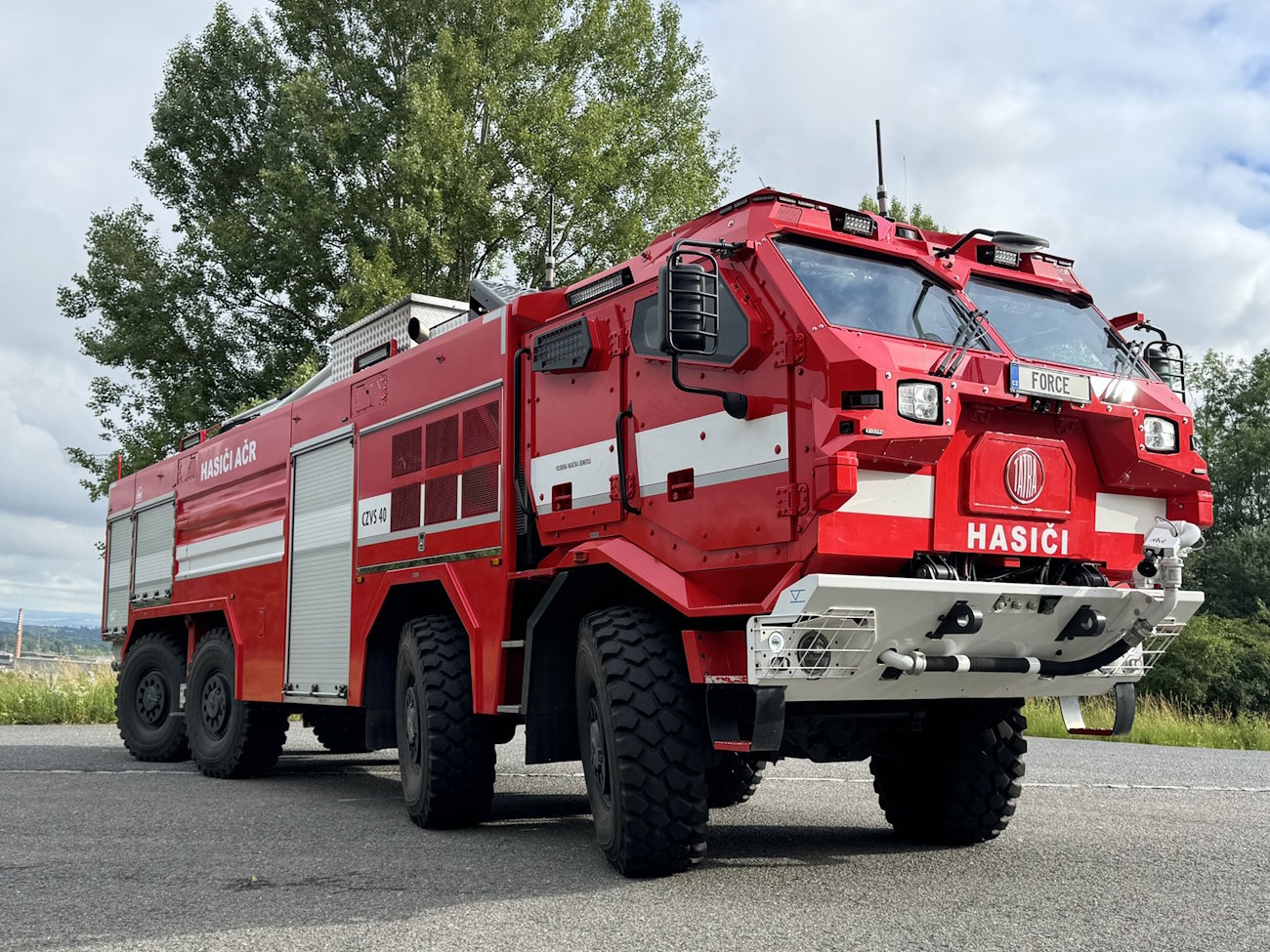 Tatra apresenta caminhão de bombeiros 8×8 em feira na Alemanha