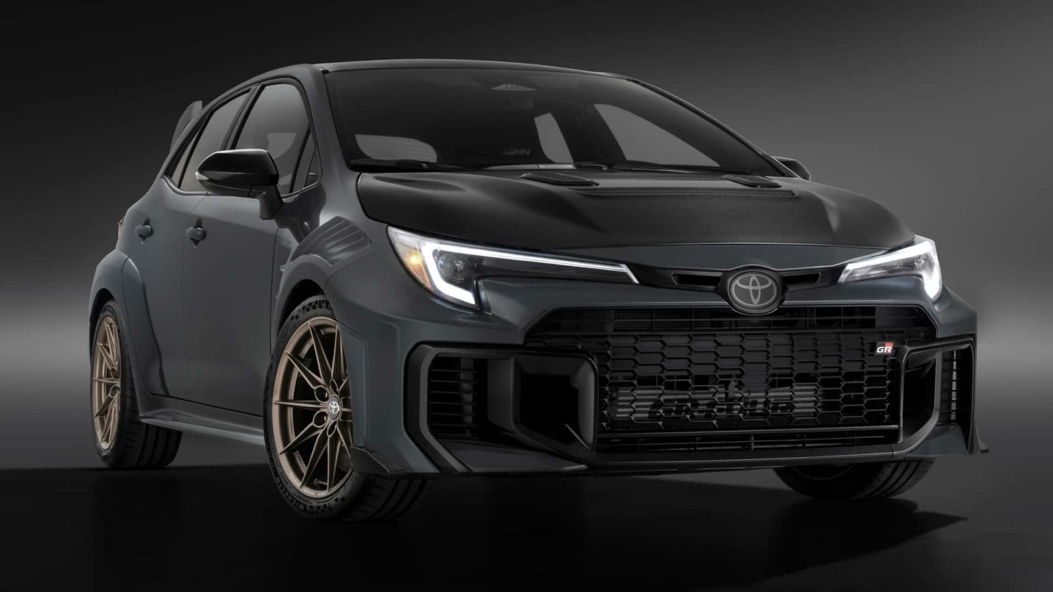Civic Type R ganha um novo desafiante: Toyota GR Corolla Morizo RR entrega 304 cv e velocidade máxima de 230 km/h