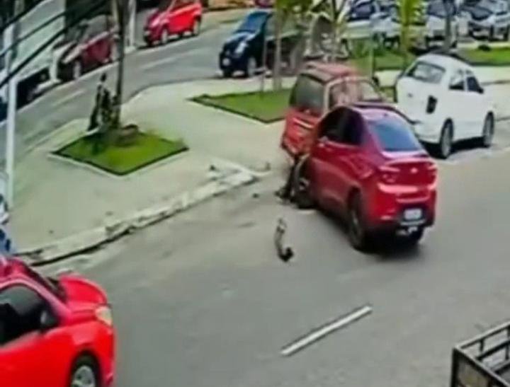Mulher escapa por pouco de carro desgovernado na Pedro Miranda, em Belém