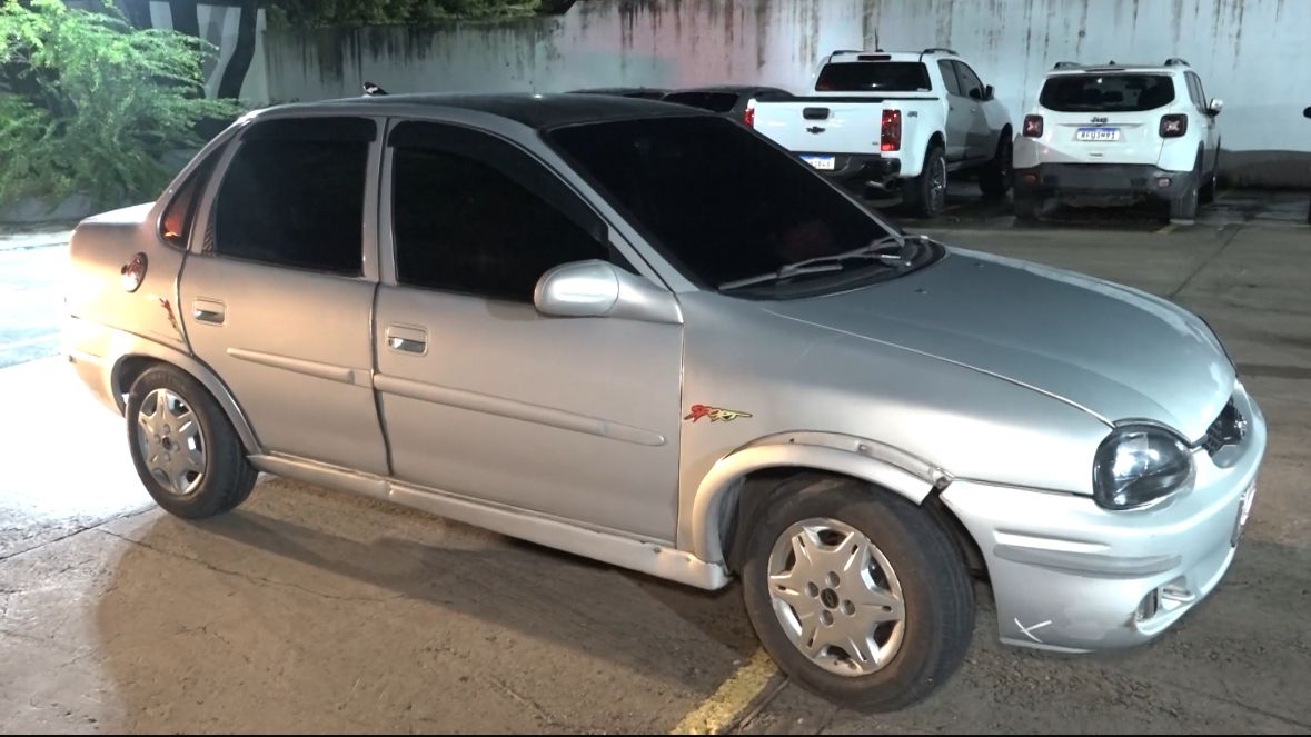 Homem é preso após bater em motocicleta de PM e fugir no bairro Santa Clara