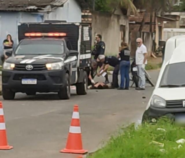 Colisão frontal entre carro e moto deixa um homem morto e outro ferido
