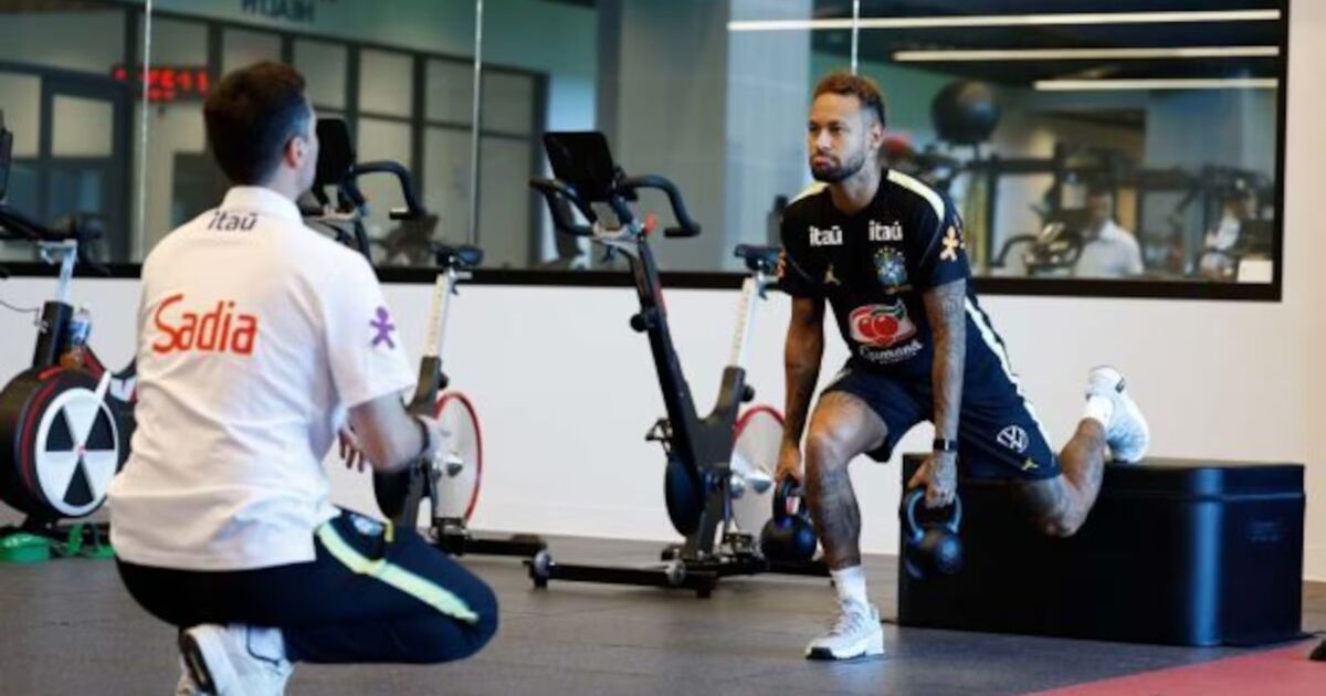 Neymar evolui na recuperação, mas ainda não tem data para voltar aos treinos