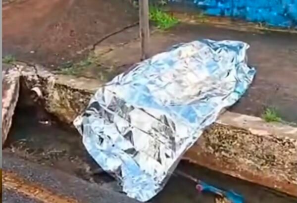 Homem é encontrado morto em calçada no centro de Santarém Titulo