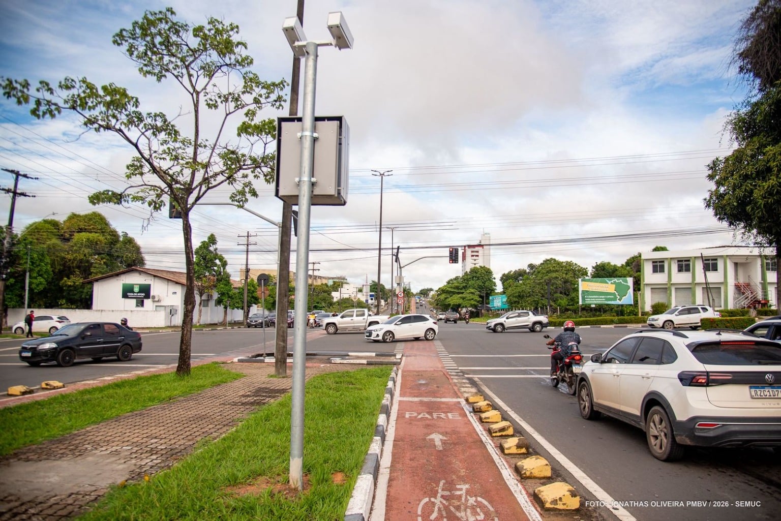 Semáforo do cruzamento entre Glaycon de Paiva e Terêncio Lima volta a operar em três tempos
