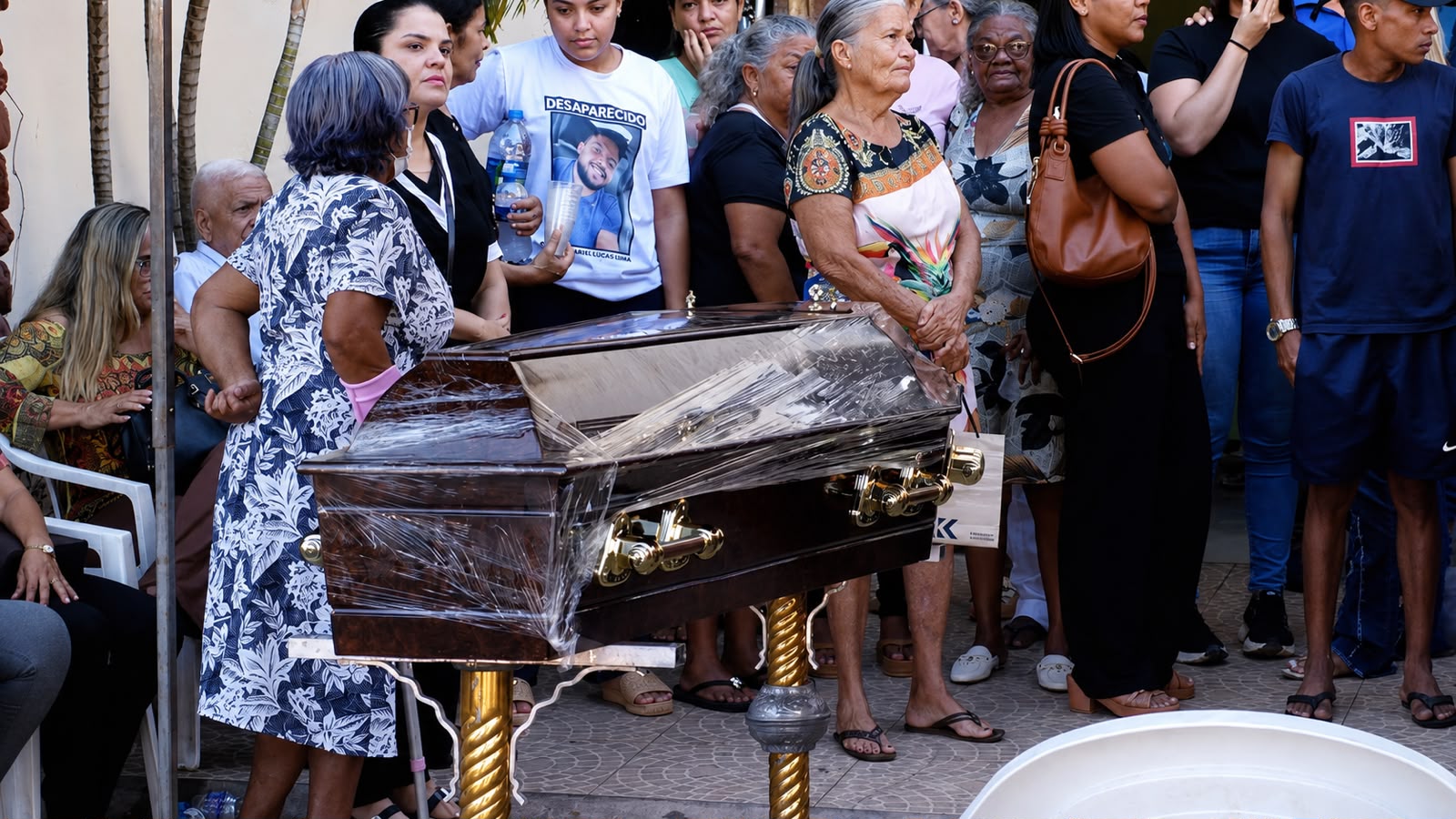 Após uma semana de angústia, empresário é sepultado sob comoção em Imperatriz