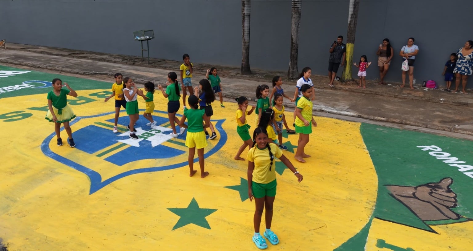 Rua do Alvorada terá transmissão do primeiro jogo do Brasil, shows e programação especial para torcedores