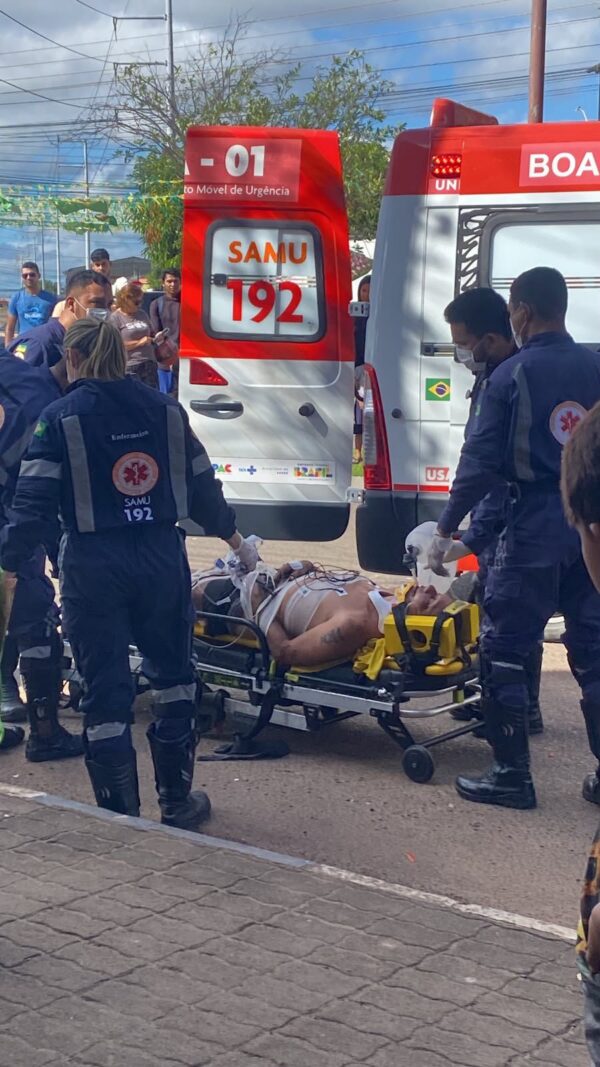 Colisão entre carro e moto em cruzamento deixa homem ferido no Cidade Satélite