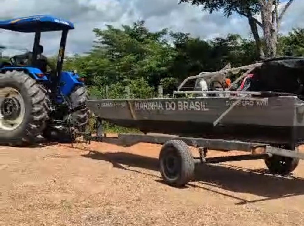Corpo de Bombeiros continua buscas por idoso que desapareceu em rio após naufrágio de canoa
