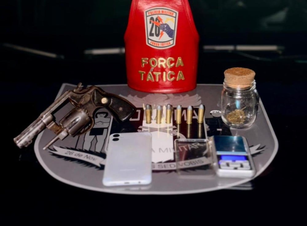 Lutador de artes marciais é preso com revólver e drogas após resistir à prisão