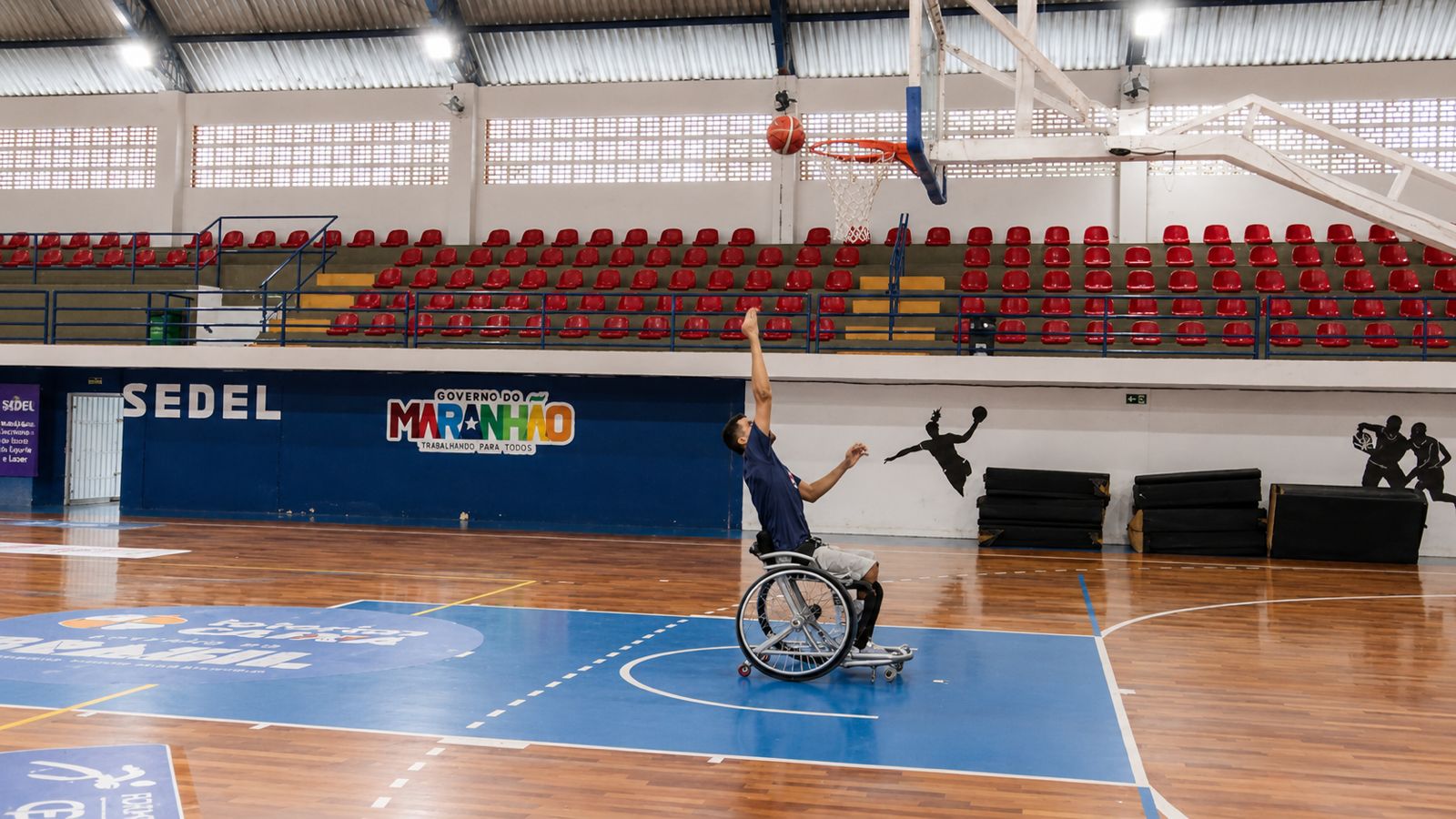 Sem cadeira própria, atleta maranhense luta para manter vivo o sonho de defender o Brasil