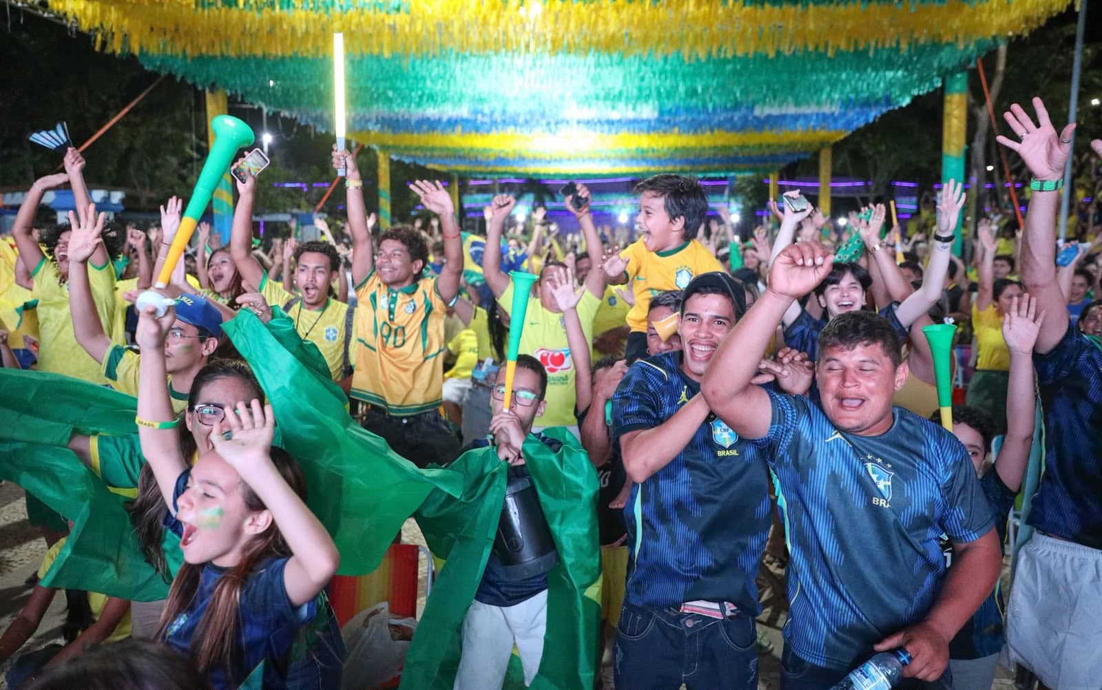 goleada do Brasil vira festa na Praça da Revolução