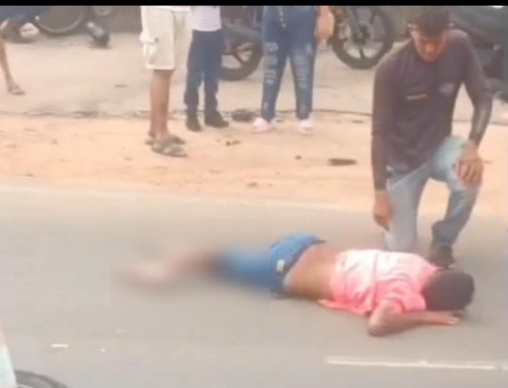 Homem tem perna quebrada após ser atropelado por motoboy