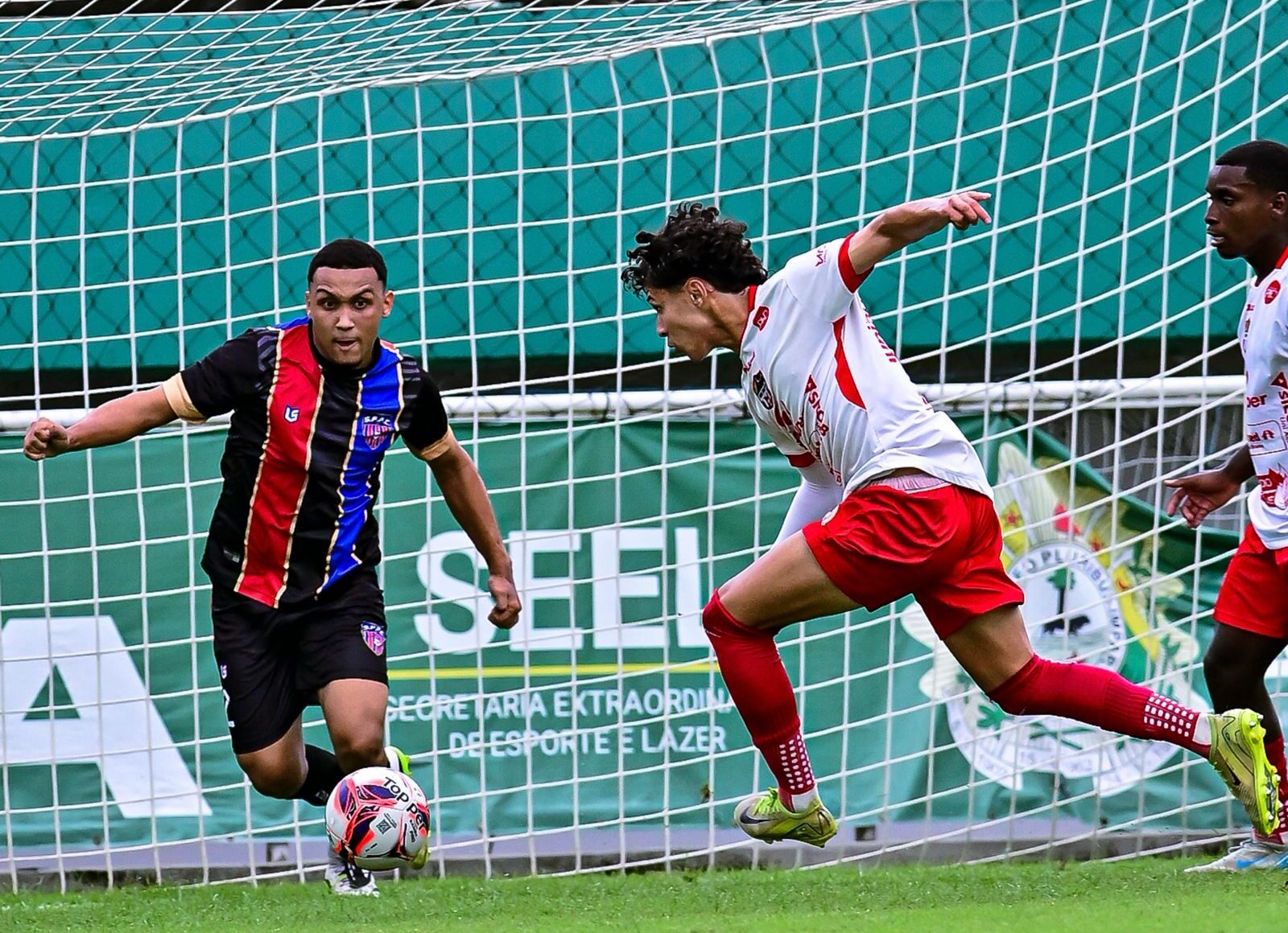 Santa Cruz joga contra o Plácido de Castro para seguir invicto