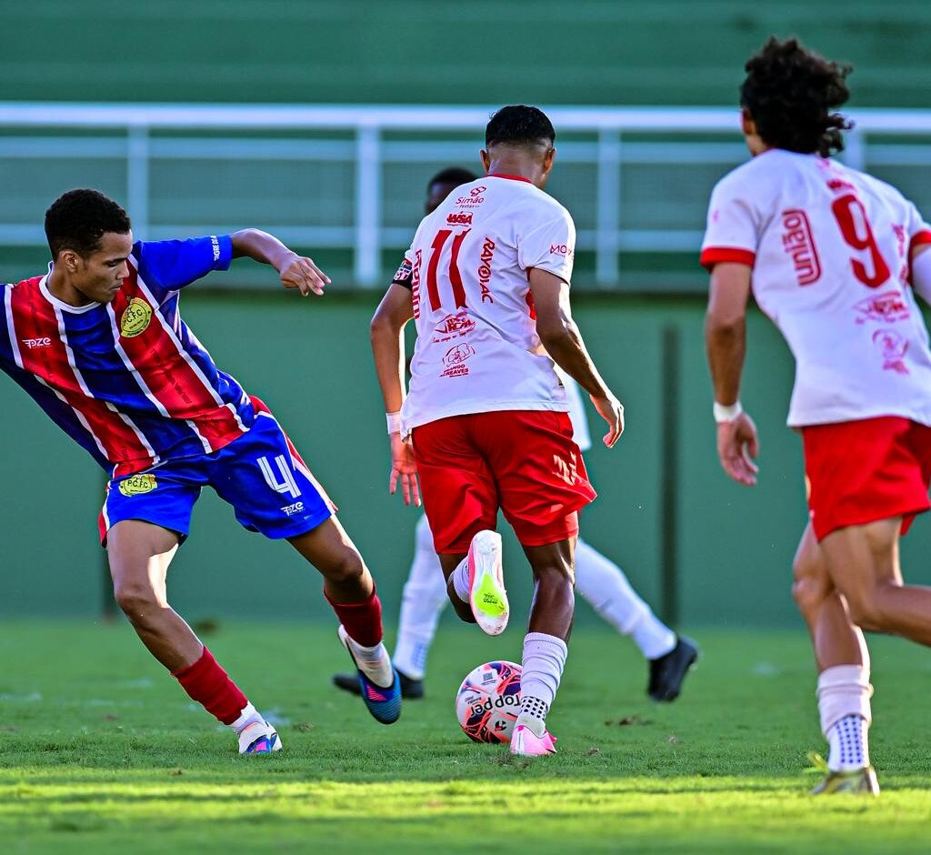 Santa Cruz faz 13 no Plácido Castro e conquista 7ª vitória no Estadual
