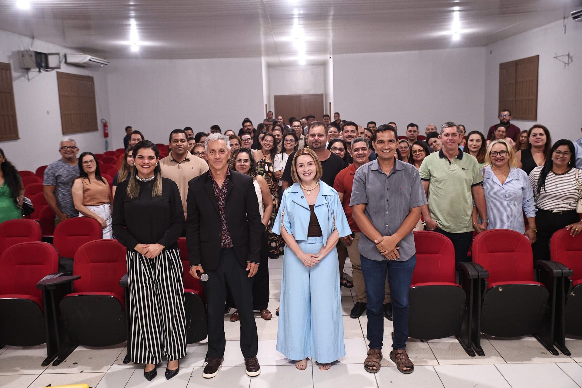 Socorro Neri intensifica agenda no Juruá e Purus com investimentos para educação, inclusão e diálogo com lideranças