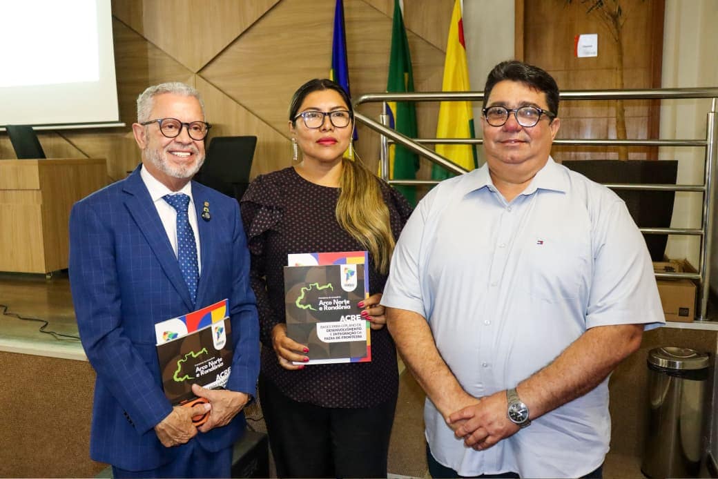 No Fórum de Desenvolvimento Regional, Carlinhos destaca integração entre Brasiléia, Bolívia e Peru