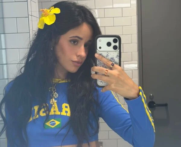 Camila Cabello acompanha jogo da Seleção Brasileira nos Estados Unidos