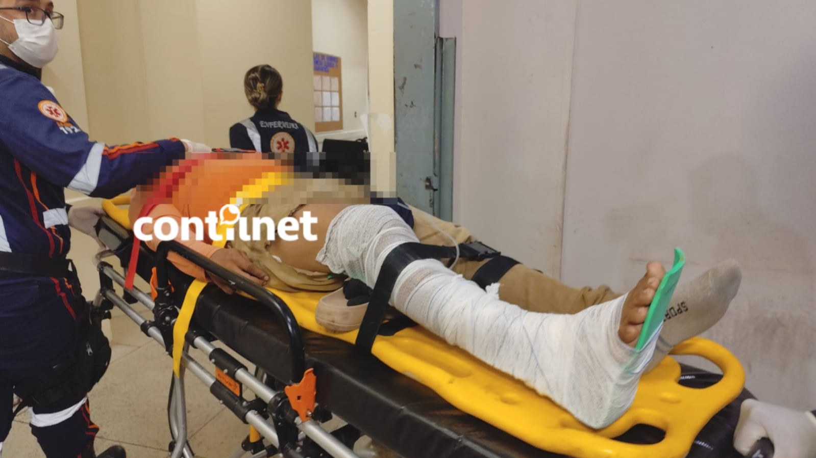 Homem fica ferido após bater moto na traseira de veículo