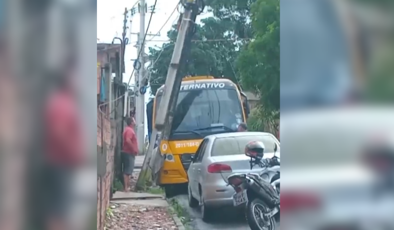 micro-ônibus Amarelinho atinge poste de energia na zona norte de Manaus