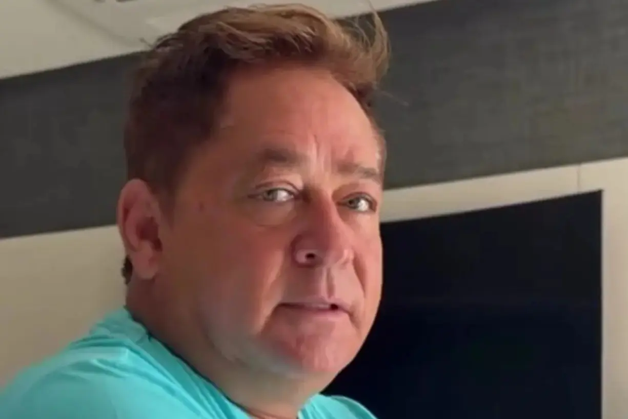 Leonardo responde funcionária sobre folga na Copa; vídeo