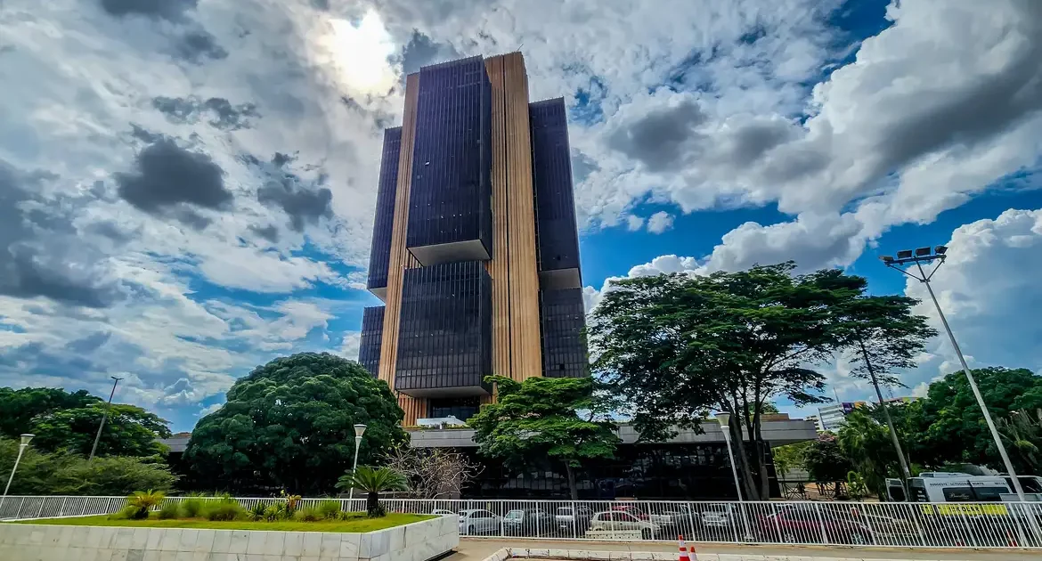 PEC no Senado facilita cooptação do Banco Central, dizem economistas
