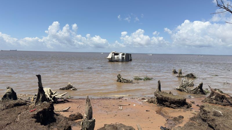Embarcação misteriosa aparece naufragada em frente a Macapá – SelesNafes.com