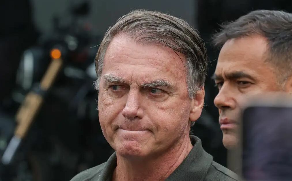 Delegado pede ao STF para ouvir Bolsonaro sobre arma apreendida
